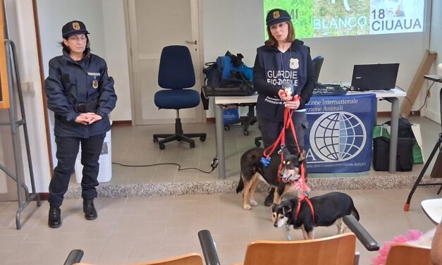 Un carnevale speciale con gli amici a 4zampe: Camilla, Speedo e Taddeo in biblioteca insieme alle guardie zoofile OIPA per educare i più piccini al rispetto degli animali